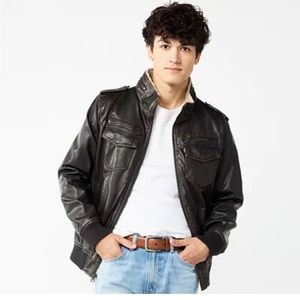 NWOT Levi’s faux leather Sherpa lined jacket - size medium